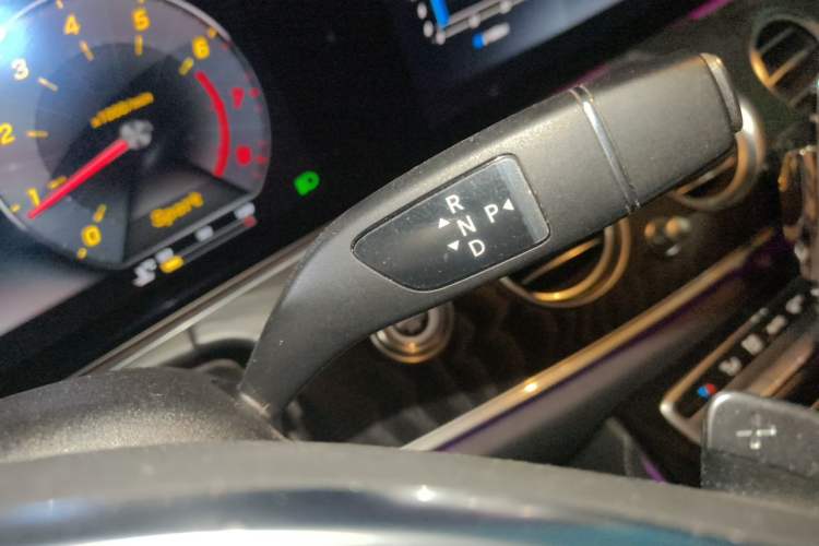 Used Mercedes-Benz E-Class 2017 E 300 L Sport Luxury Edition Gear Lever