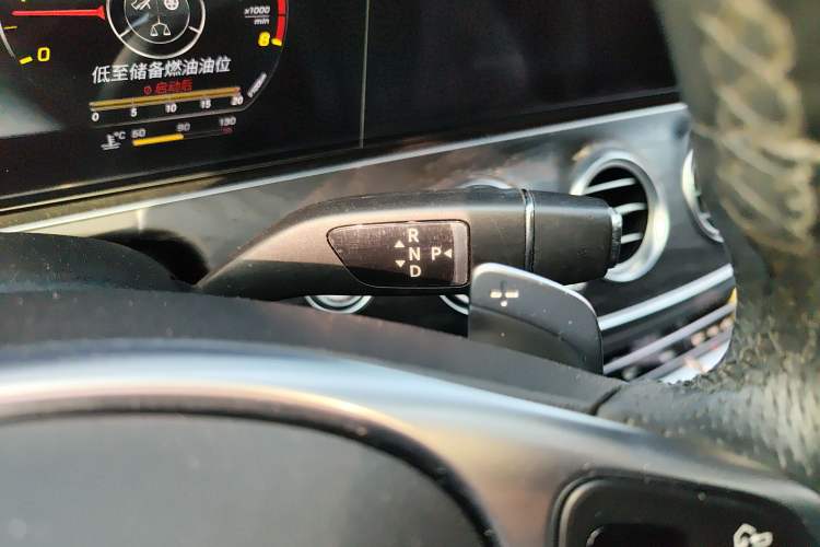 Used Mercedes-Benz E-Class 2017 E 300 L Sporty and Stylish Model Gear Lever