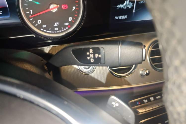 Used Mercedes-Benz E-Class 2017 Restyled E 300 Sport Edition Gear Lever
