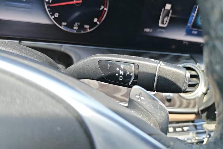 Used Mercedes-Benz E-Class 2017 E 300 L Sporty and Stylish Model Gear Lever
