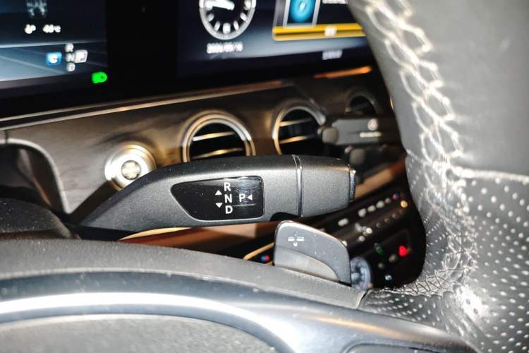 Used Mercedes-Benz E-Class 2017 E 300 L Sport Luxury Edition Gear Lever