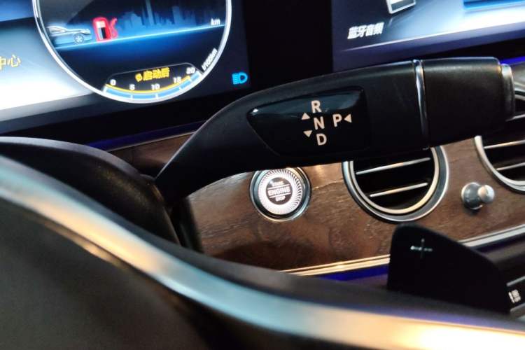 Used Mercedes-Benz E-Class 2017 E 300 L Sporty and Stylish Model Gear Lever