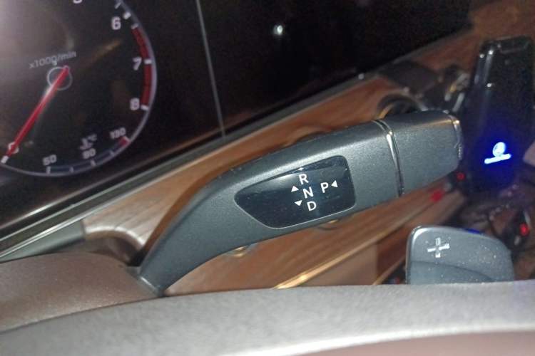 Used Mercedes-Benz E-Class 2017 E 300 L Luxury Model Gear Lever