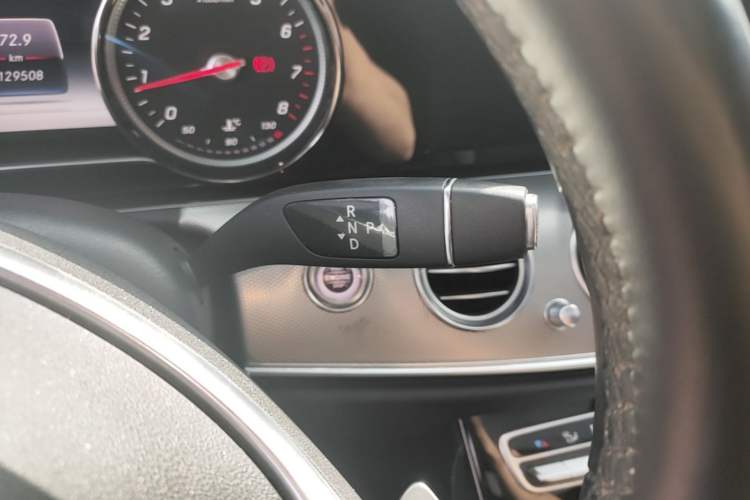 Used Mercedes-Benz E-Class 2017 Restyled E 300 Sport Edition Gear Lever