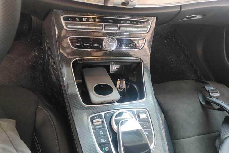 Used Mercedes-Benz E-Class 2017 Restyled E 300 Sport Edition Gear Lever