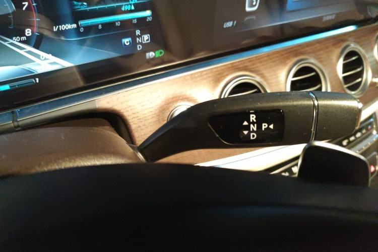 Used Mercedes-Benz E-Class 2017 E 320 L 4MATIC Gear Lever