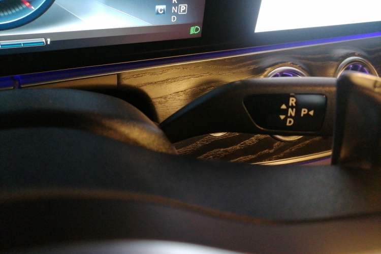 Used Mercedes-Benz E-Class 2017 E 300 L Sporty and Stylish Model Gear Lever