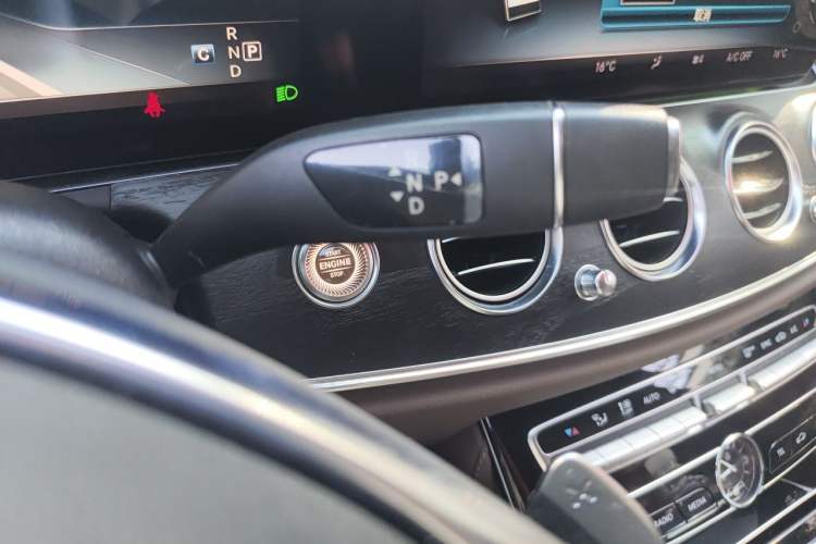 Used Mercedes-Benz E-Class 2017 E 300 L Sporty and Stylish Model Gear Lever