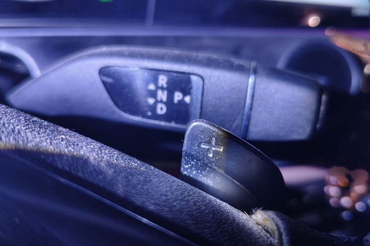 Used Mercedes-Benz E-Class 2017 E 300 L Sporty and Stylish Model Gear Lever