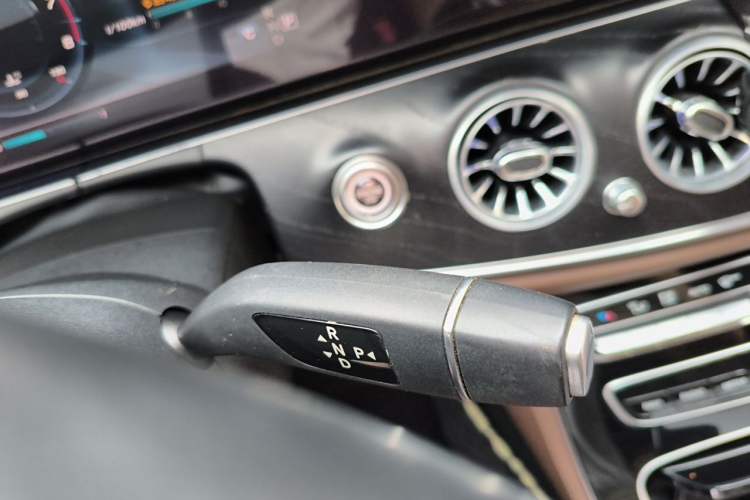 Used Mercedes-Benz E-Class 2017 E 300 L Sporty and Stylish Model Gear Lever