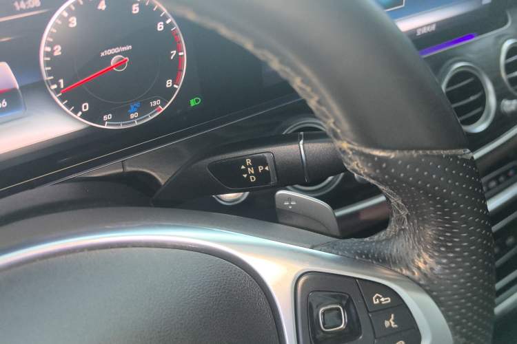 Used Mercedes-Benz E-Class 2017 E 300 L Sporty and Stylish Model Gear Lever