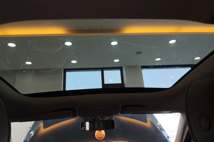 Used Mercedes-Benz E-Class 2017 E 300 L Sport Luxury Edition Headliner