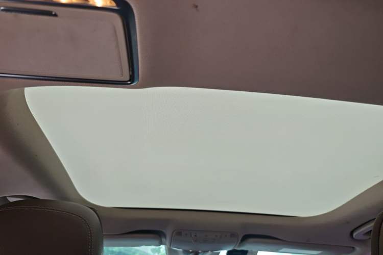 Used Mercedes-Benz E-Class 2017 E 300 L Sport Luxury Edition Headliner