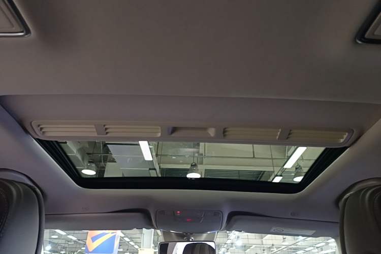 Used Mercedes-Benz E-Class 2017 E 200 L 4MATIC Headliner