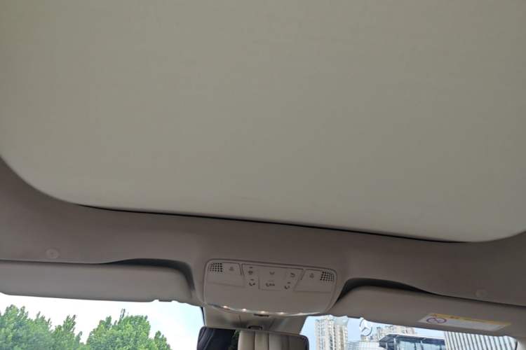 Used Mercedes-Benz E-Class 2017 E 300 L Sport Luxury Edition Headliner