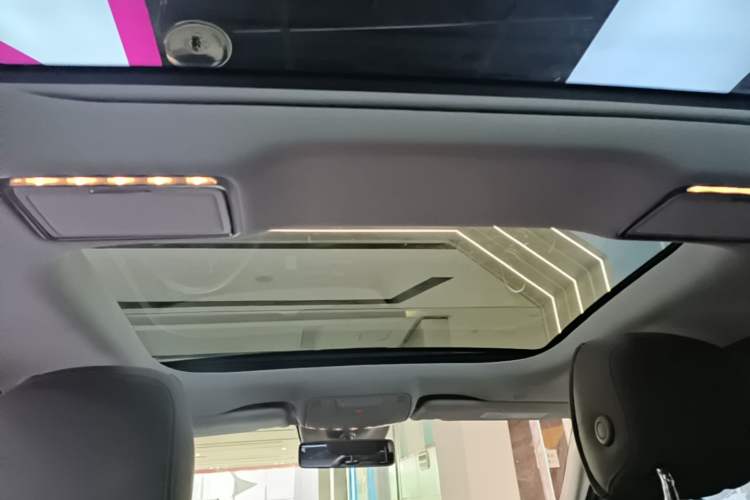 Used Mercedes-Benz E-Class 2017 E 320 L 4MATIC Headliner