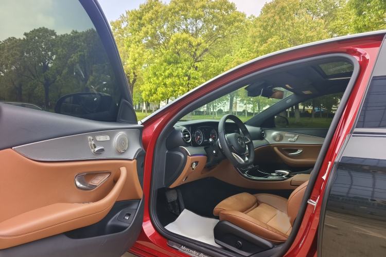 Used Mercedes-Benz E-Class 2017 Facelift E 200 Sport 4MATIC Interior 1