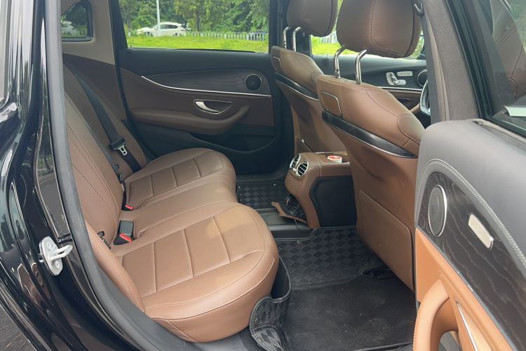Used Mercedes-Benz E-Class 2017 E 300 L Sport Luxury Edition Interior 1