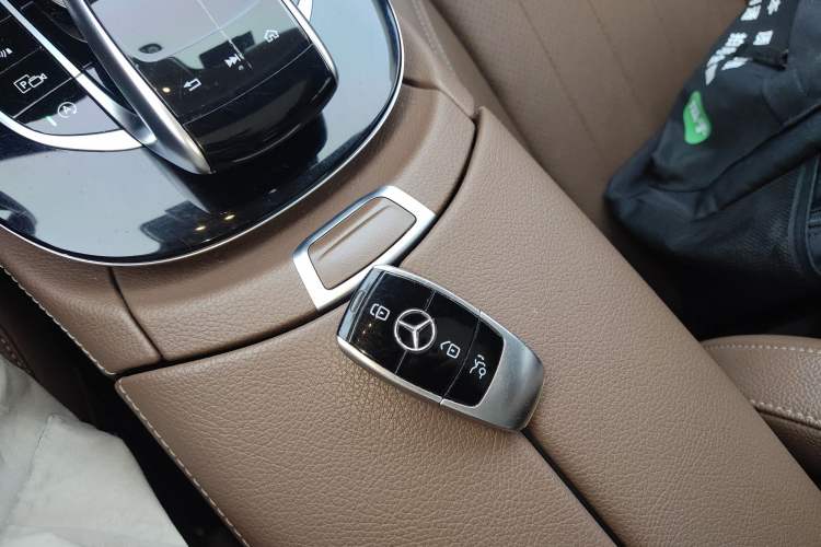 Used Mercedes-Benz E-Class 2017 E 300 L Luxury Model Interior 1