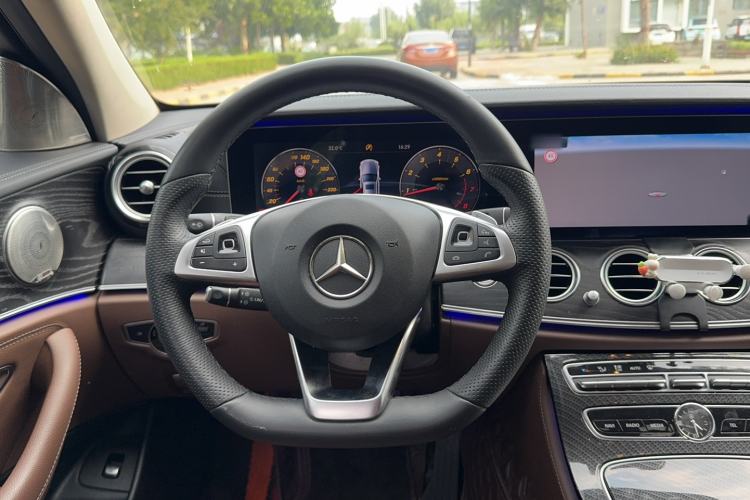 Used Mercedes-Benz E-Class 2017 E 200 L Sport 4MATIC Interior 1