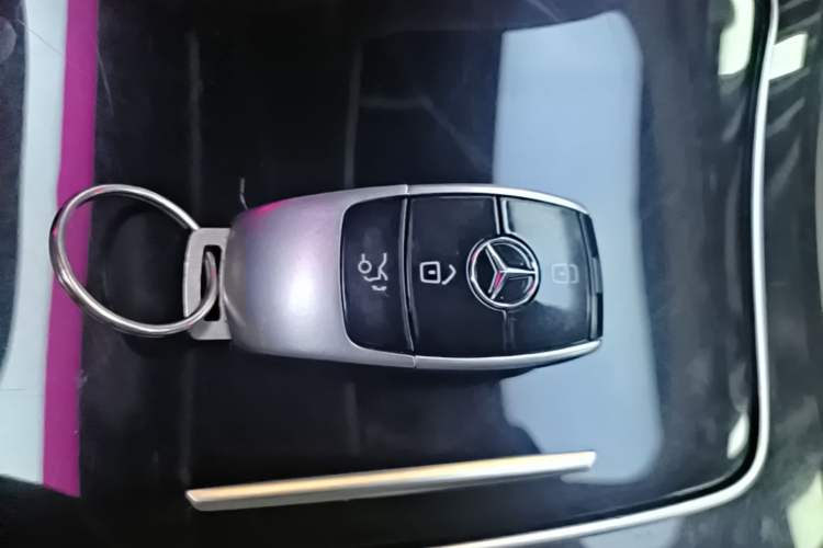 Used Mercedes-Benz E-Class 2017 E 320 L 4MATIC Interior 1