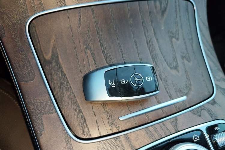 Used Mercedes-Benz E-Class 2017 E 320 L 4MATIC Interior 1