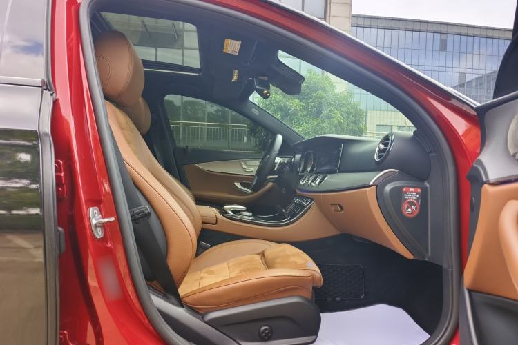 Used Mercedes-Benz E-Class 2017 Facelift E 200 Sport 4MATIC Interior 10