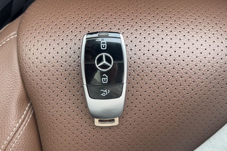 Used Mercedes-Benz E-Class 2017 E 300 L Sport Luxury Edition Interior 2