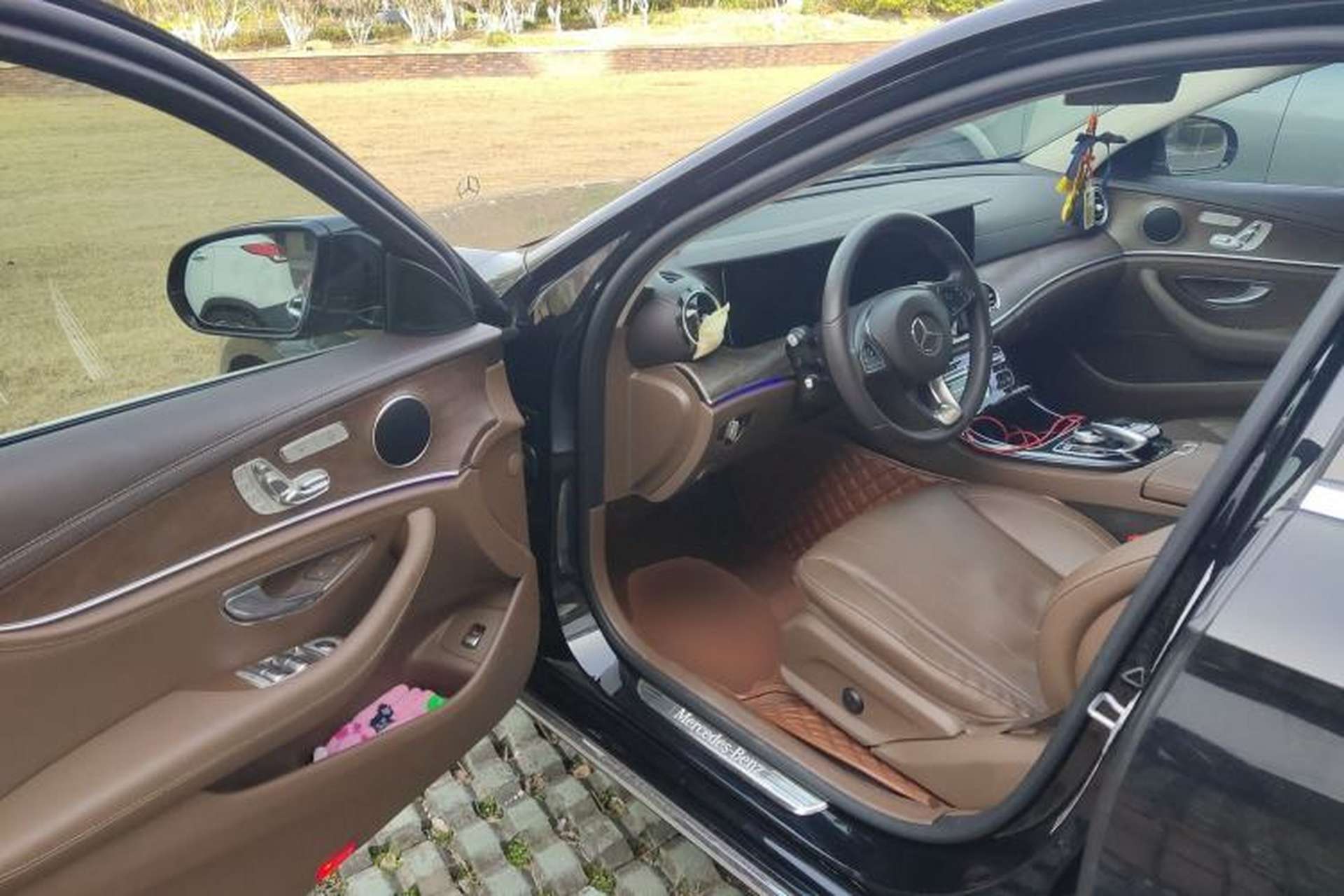 Used Mercedes-Benz E-Class 2017 E 300 L Luxury Model Interior 3