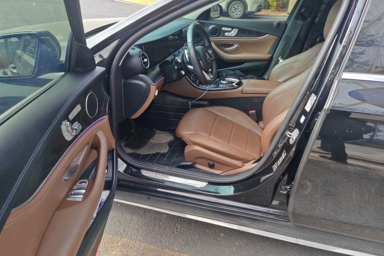 Used Mercedes-Benz E-Class 2017 E 300 L Sport Luxury Edition Interior 3