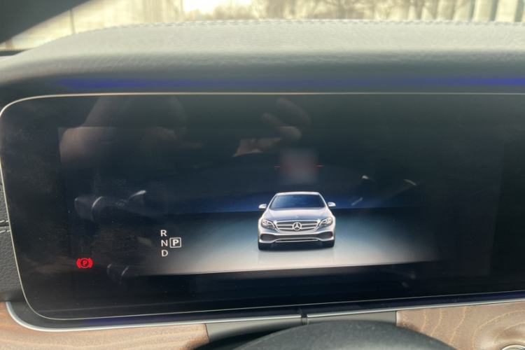 Used Mercedes-Benz E-Class 2017 E 300 L Luxury Model Interior 3