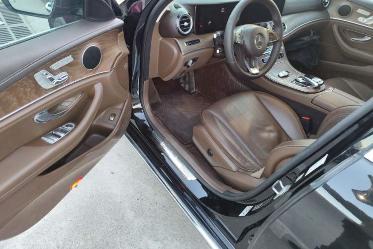 Used Mercedes-Benz E-Class 2017 E 320 L 4MATIC Interior 3