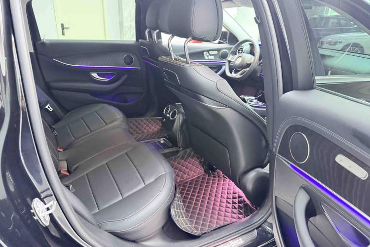 Used Mercedes-Benz E-Class 2017 E 300 L Sporty and Stylish Model Interior 4