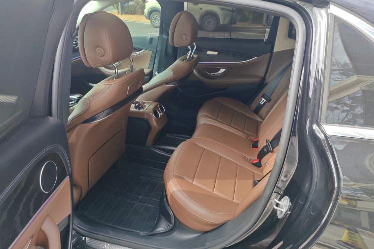Used Mercedes-Benz E-Class 2017 E 300 L Sport Luxury Edition Interior 4