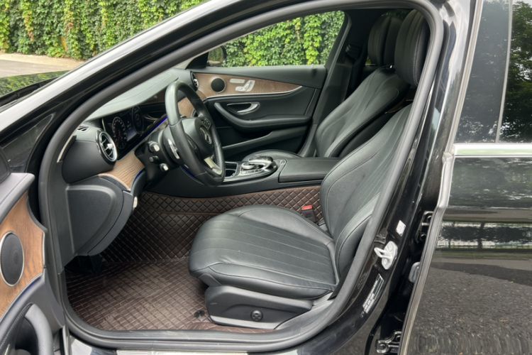 Used Mercedes-Benz E-Class 2017 E 300 L Luxury Model Interior 4