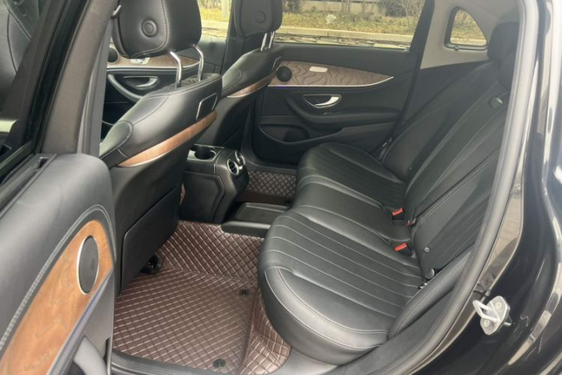 Used Mercedes-Benz E-Class 2017 E 300 L Luxury Model Interior 4