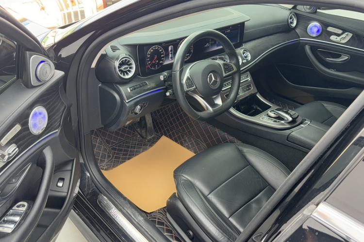 Used Mercedes-Benz E-Class 2017 E 320 L Sport 4MATIC Interior 5