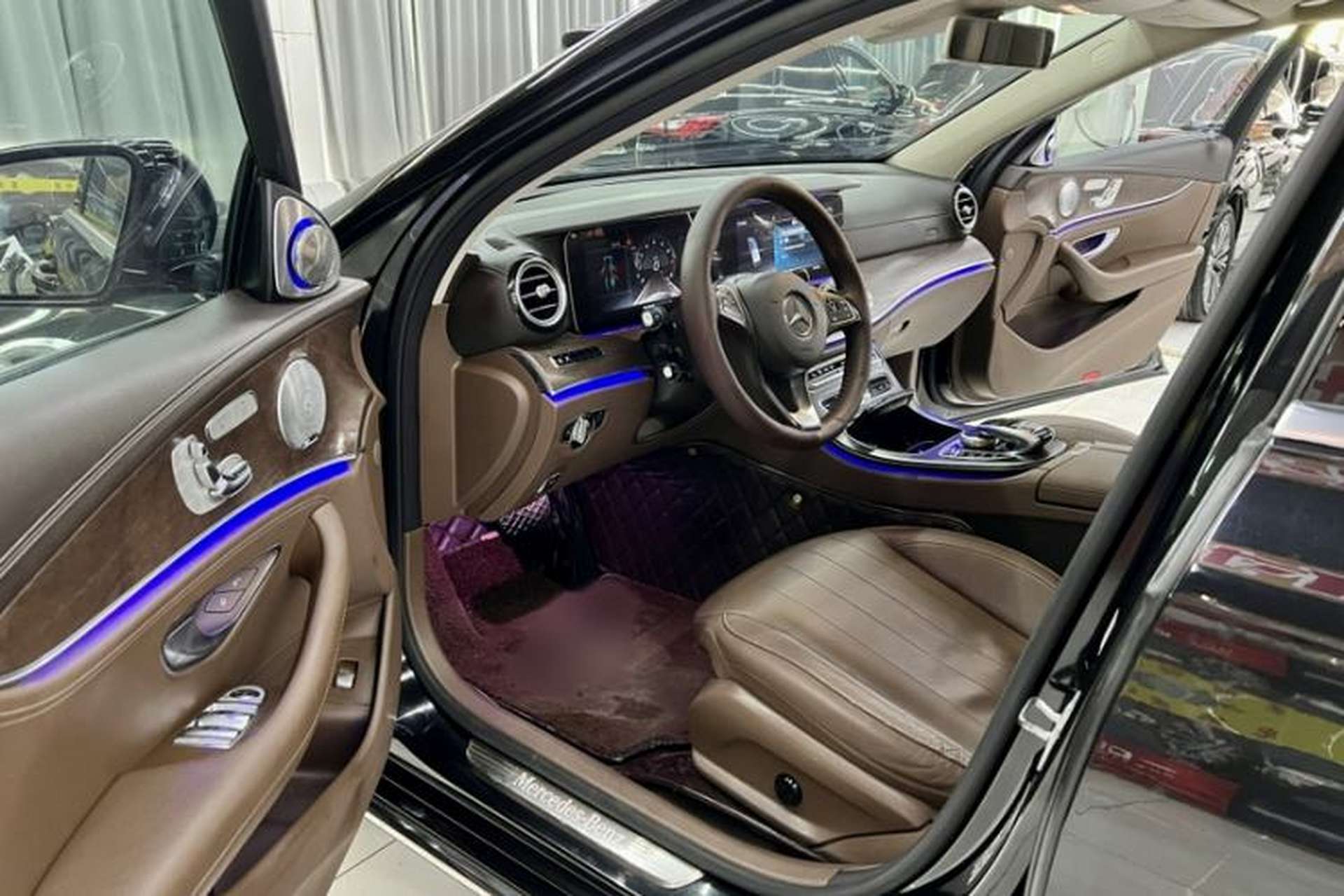 Used Mercedes-Benz E-Class 2017 E 320 L 4MATIC Interior 5