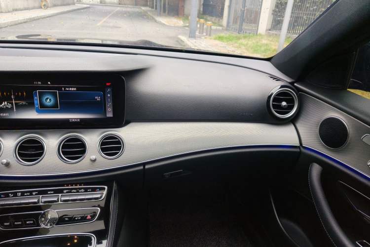 Used Mercedes-Benz E-Class 2017 E 200 Sport 4MATIC Interior 9