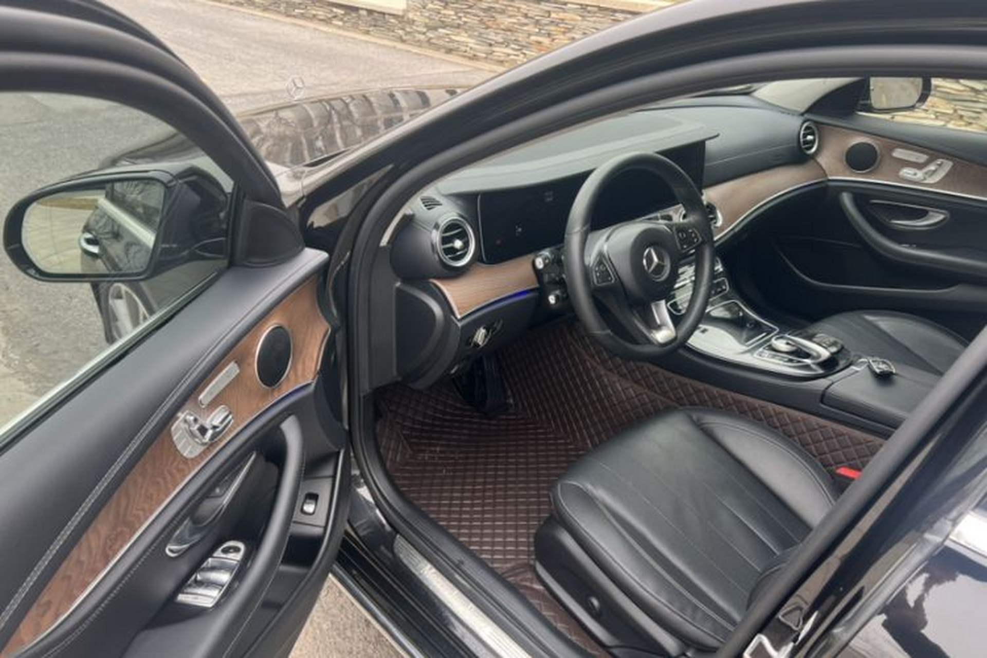 Used Mercedes-Benz E-Class 2017 E 300 L Luxury Model Interior 9