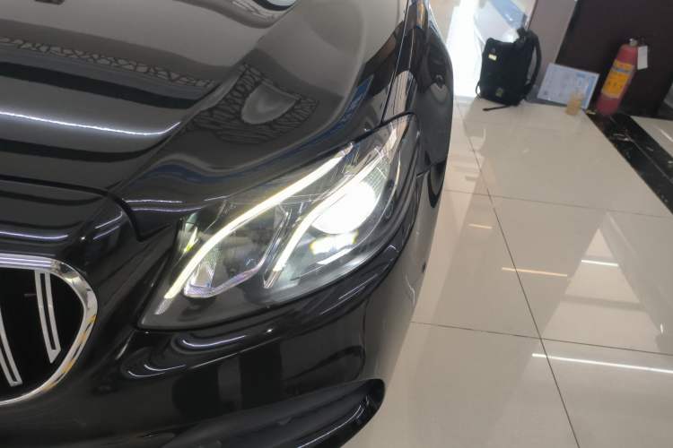 Used Mercedes-Benz E-Class 2017 E 300 L Sporty and Stylish Model Left Front Headlight