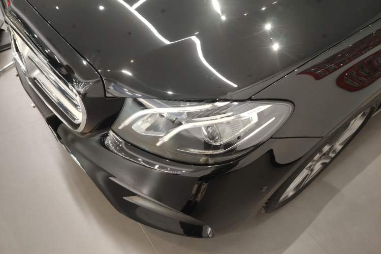 Used Mercedes-Benz E-Class 2017 E 300 L Sporty and Stylish Model Left Front Headlight