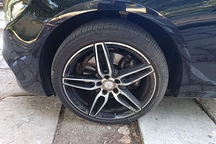 Used Mercedes-Benz E-Class 2017 E 200 Sport 4MATIC Left Front Wheel Hub