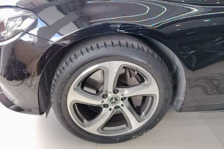 Used Mercedes-Benz E-Class 2017 E 300 L Sport Luxury Edition Left Front Wheel Hub