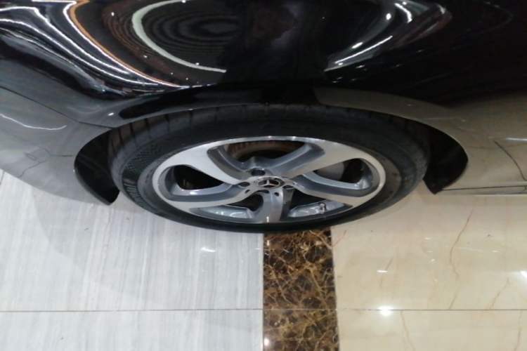 Used Mercedes-Benz E-Class 2017 E 300 L Sport Luxury Edition Left Front Wheel Hub