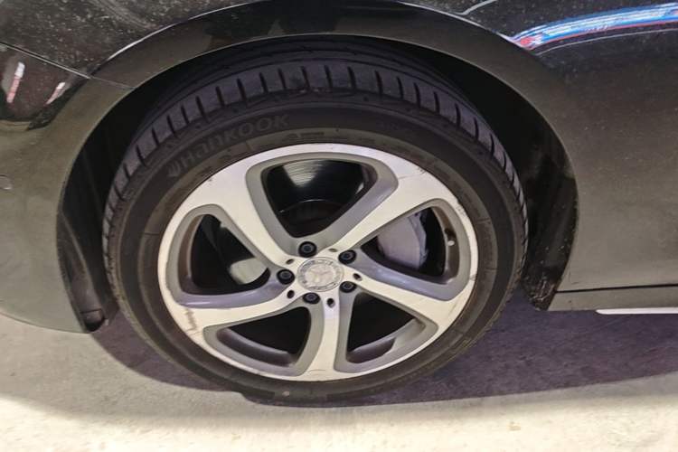 Used Mercedes-Benz E-Class 2017 E 300 L Sport Luxury Edition Left Front Wheel Hub