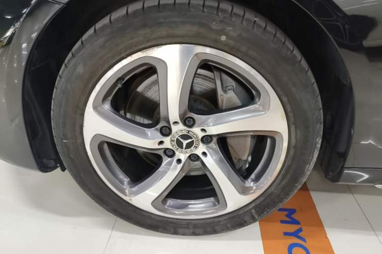 Used Mercedes-Benz E-Class 2017 E 300 L Sporty and Stylish Model Left Front Wheel Hub