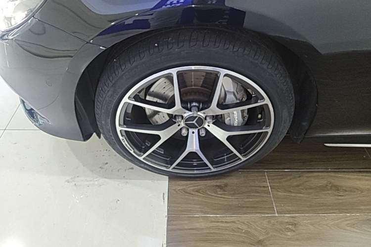 Used Mercedes-Benz E-Class 2017 E 320 L Sport 4MATIC Left Front Wheel Hub