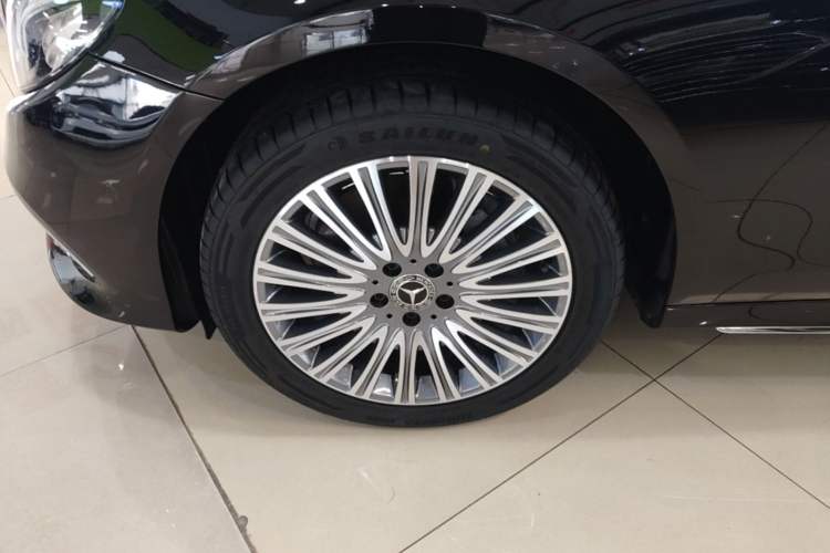 Used Mercedes-Benz E-Class 2017 E 300 L Sport Luxury Edition Left Front Wheel Hub