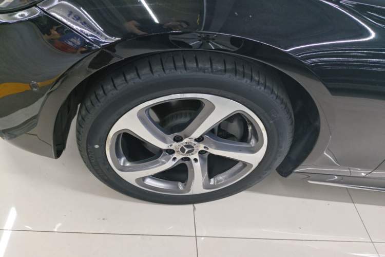 Used Mercedes-Benz E-Class 2017 E 200 L Sport 4MATIC Left Front Wheel Hub